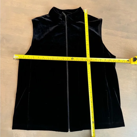 Chico’s Black Sleeveless Women's Top - Picture 3 of 9